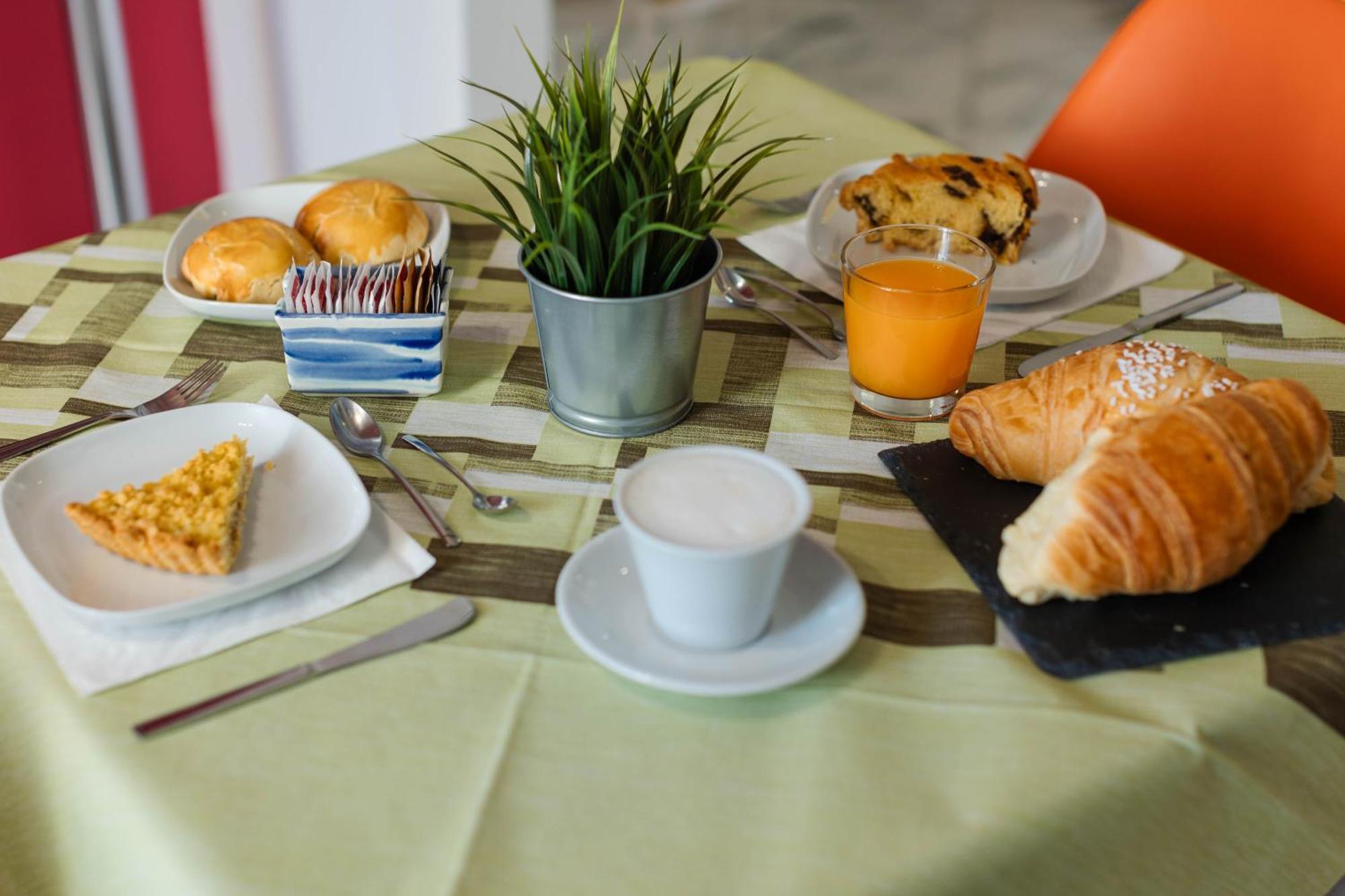 Colori E Note Bed and Breakfast Napels Buitenkant foto